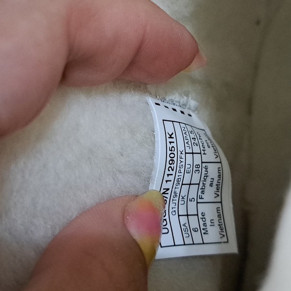 NEW UGG CLASSIC CLEAR WEATHER PROOF BOOTS $159 - Picture 15 of 15